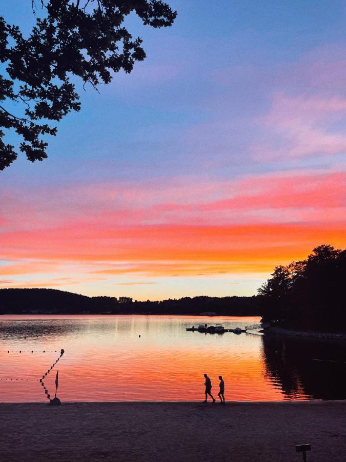 Lodge Avec Spa Privatif - Foret Et Lac Liginiac ภายนอก รูปภาพ